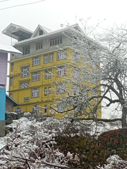 Tseten'S Inn Лачунґ Екстер'єр фото